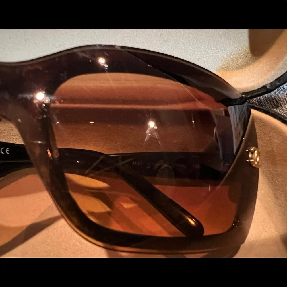 Chanel sunglasses - Picture 2 of 6